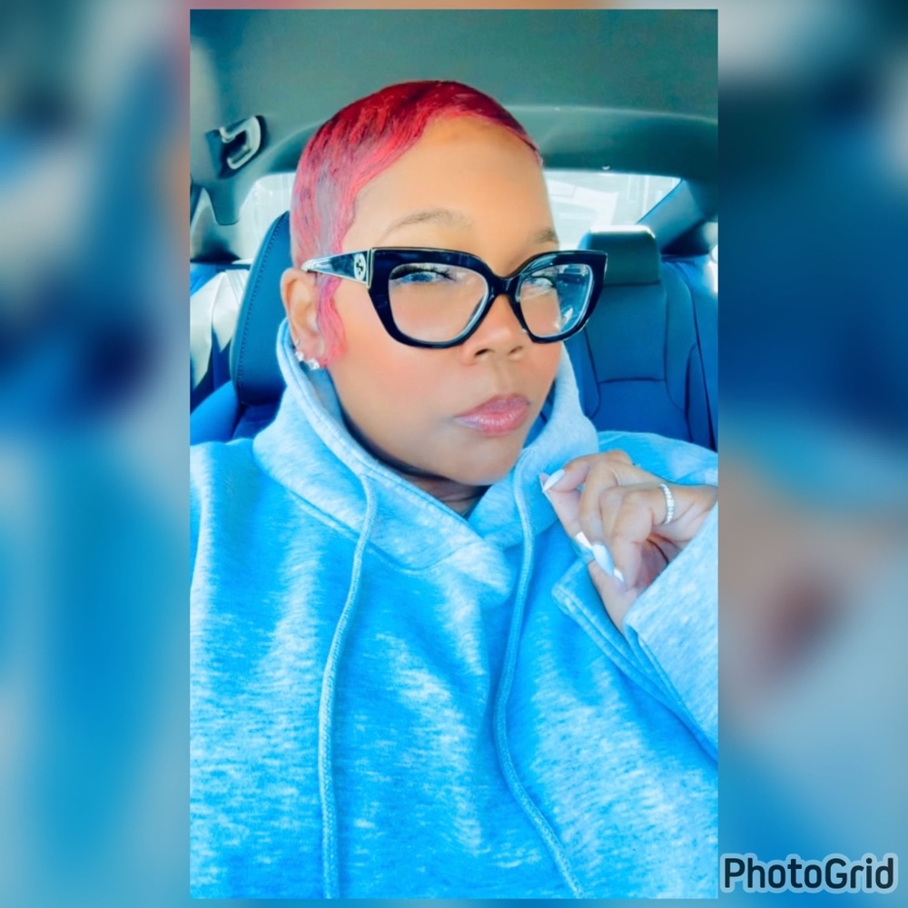 Meet your Posher, Yvee